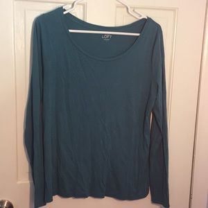 Long sleeve crew neck shirt.